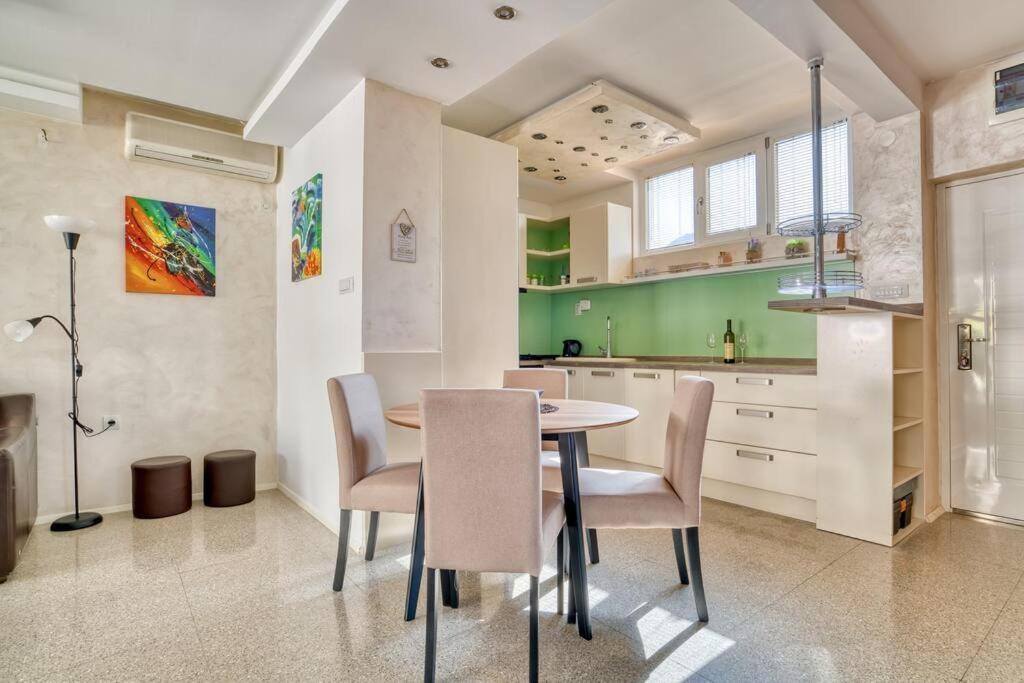 Cozy Nest Apartment- Central And Seaboard With Elevator Kotor Exterior photo